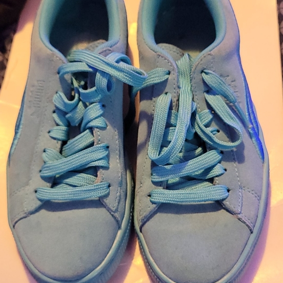 Sneakers - Picture 2 of 2